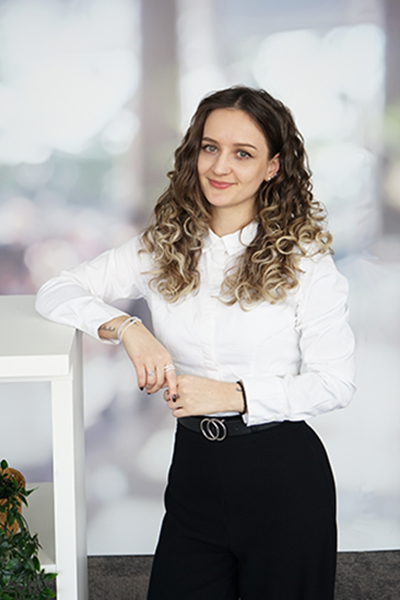 Corinne-Fina 400x600_webshop.jpg