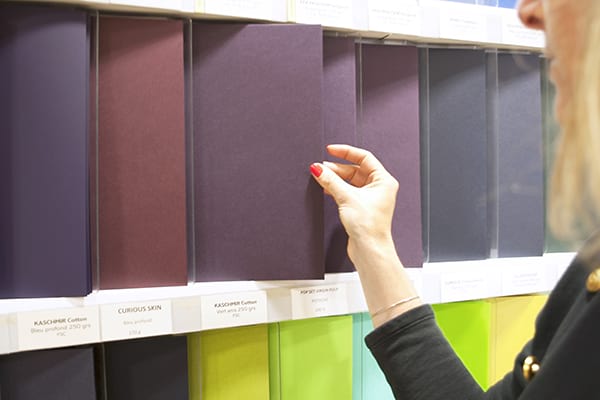 Muster im Showroom für gedruckte Kommunikation.jpg