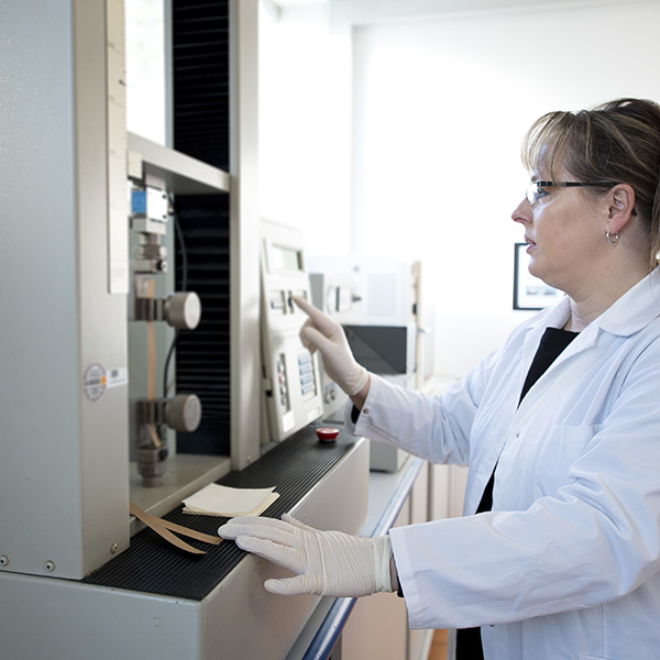 img-Laboratory-3.jpg